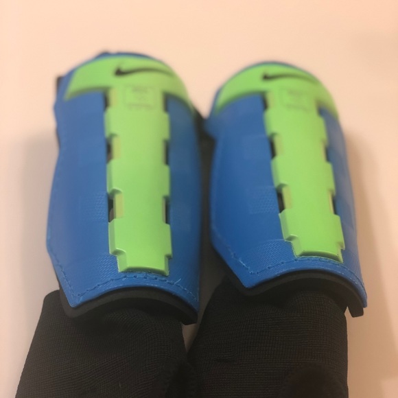 boys nike shin guards